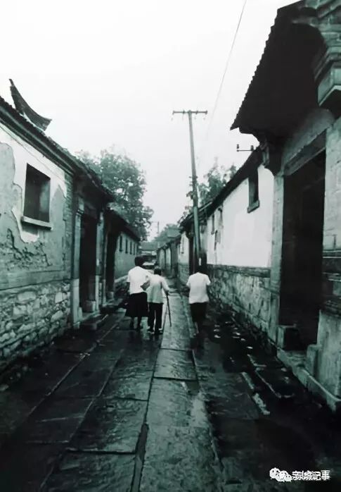 揭秘巷弄秘境，小明探尋隱藏特色小店之最新域名體驗